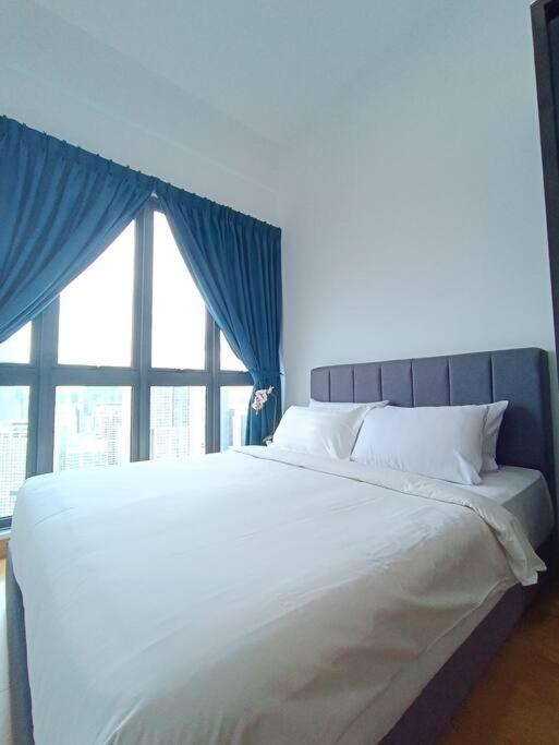 LUX 39A Balcony KLCC View 1 Bedroom Infinity Pool