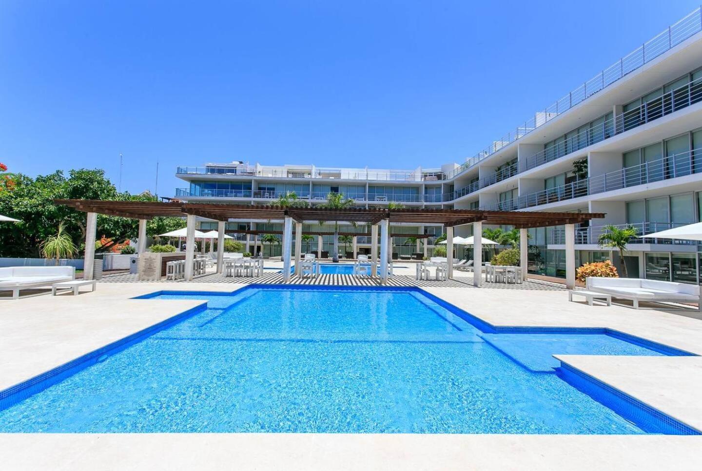 Spacious Magia Condo Steps to the beach & 5th Ave view 4