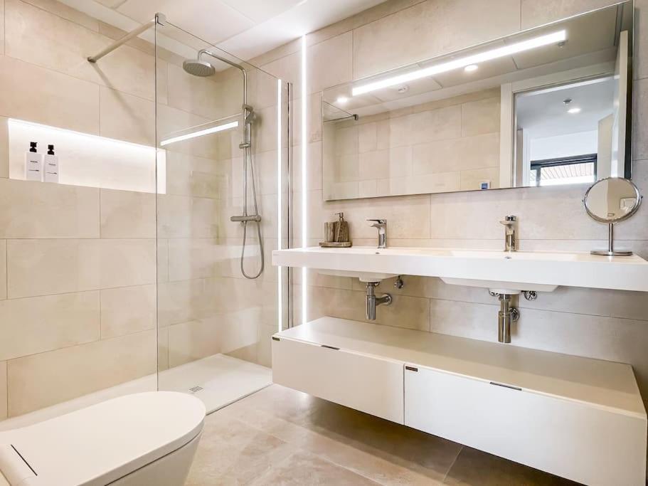 Ideal coastal retreat with terrace & gym by REMS view 5