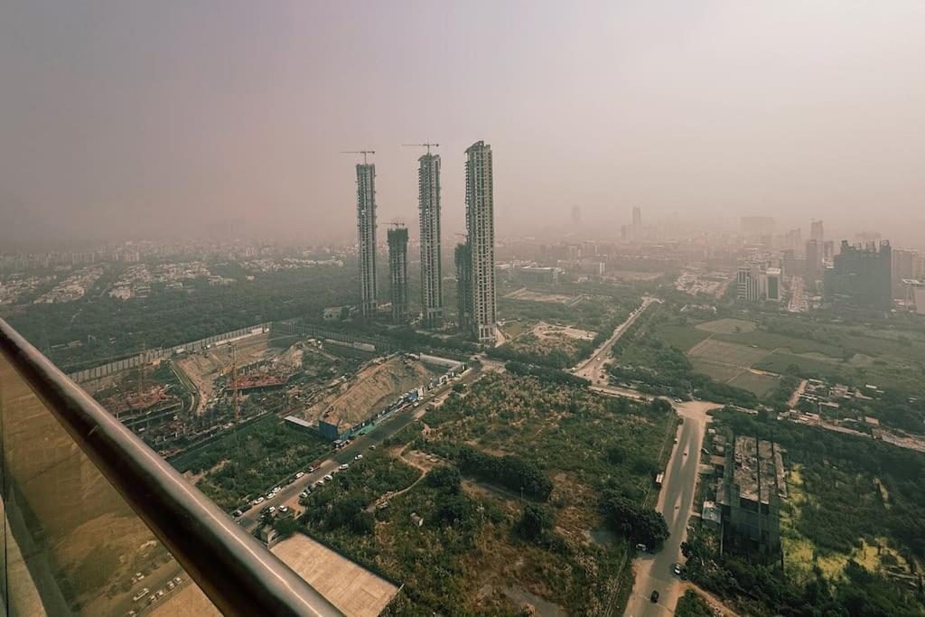 SKYHIGH Luxurious Cozy 2BHK 0 Kms From Delhi view 4