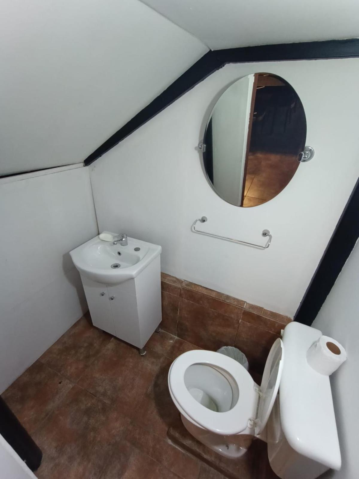 Casa Hebe - En las sierras de Córdoba - cuenta con tres habitaciones y capacidad para 8 personas, tranquila con increibles vistas