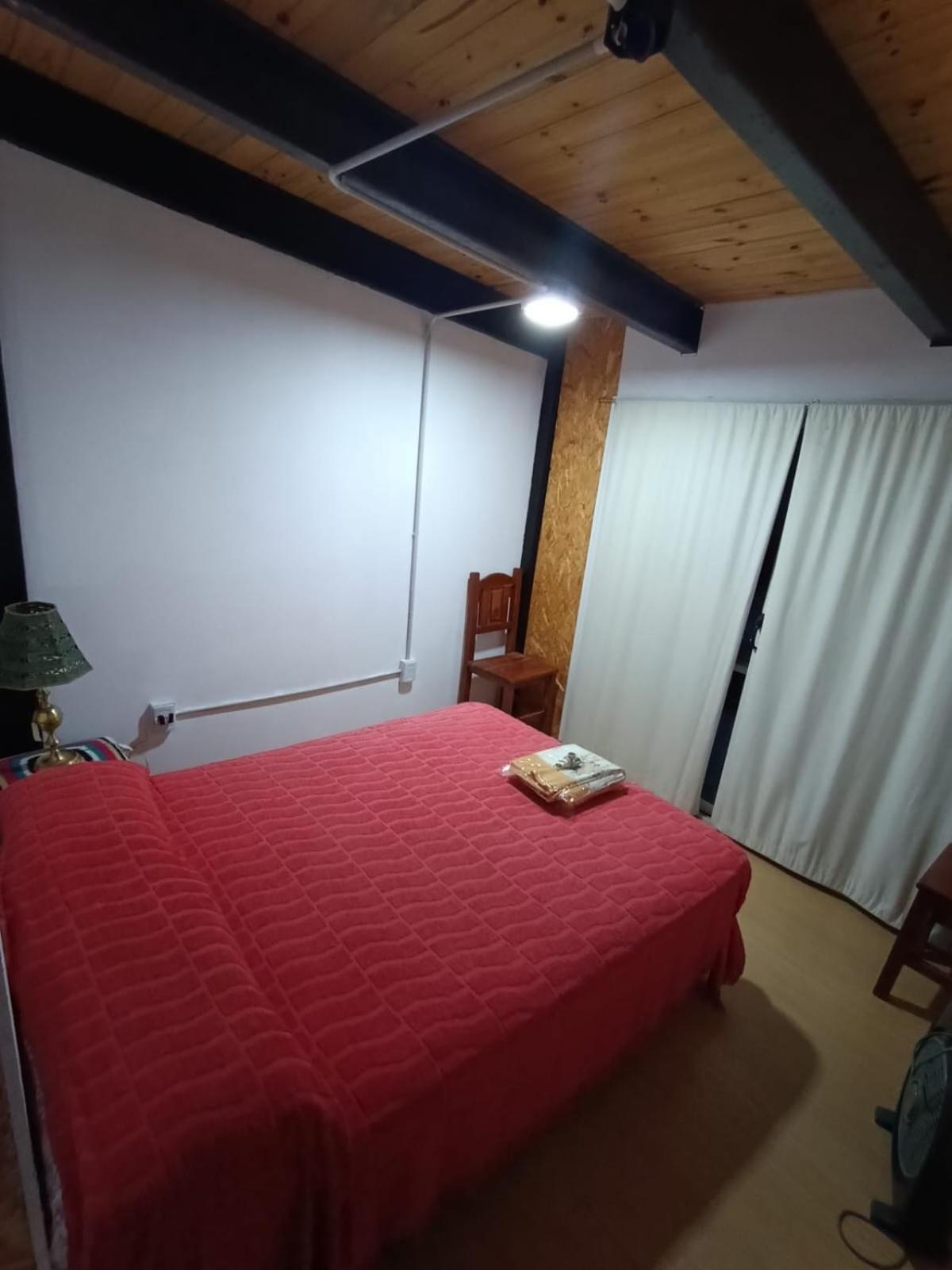 Casa Hebe - En las sierras de Córdoba - cuenta con tres habitaciones y capacidad para 8 personas, tranquila con increibles vistas