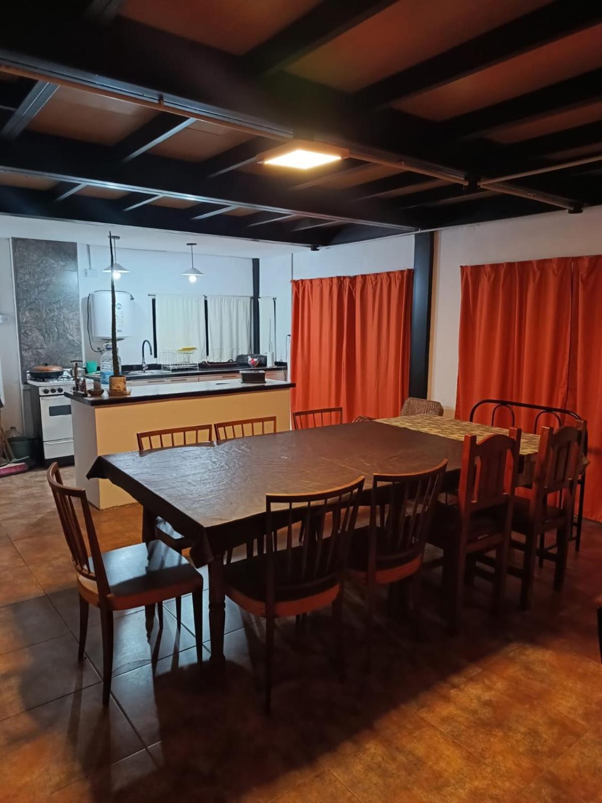 Casa Hebe - En las sierras de Córdoba - cuenta con tres habitaciones y capacidad para 8 personas, tranquila con increibles vistas