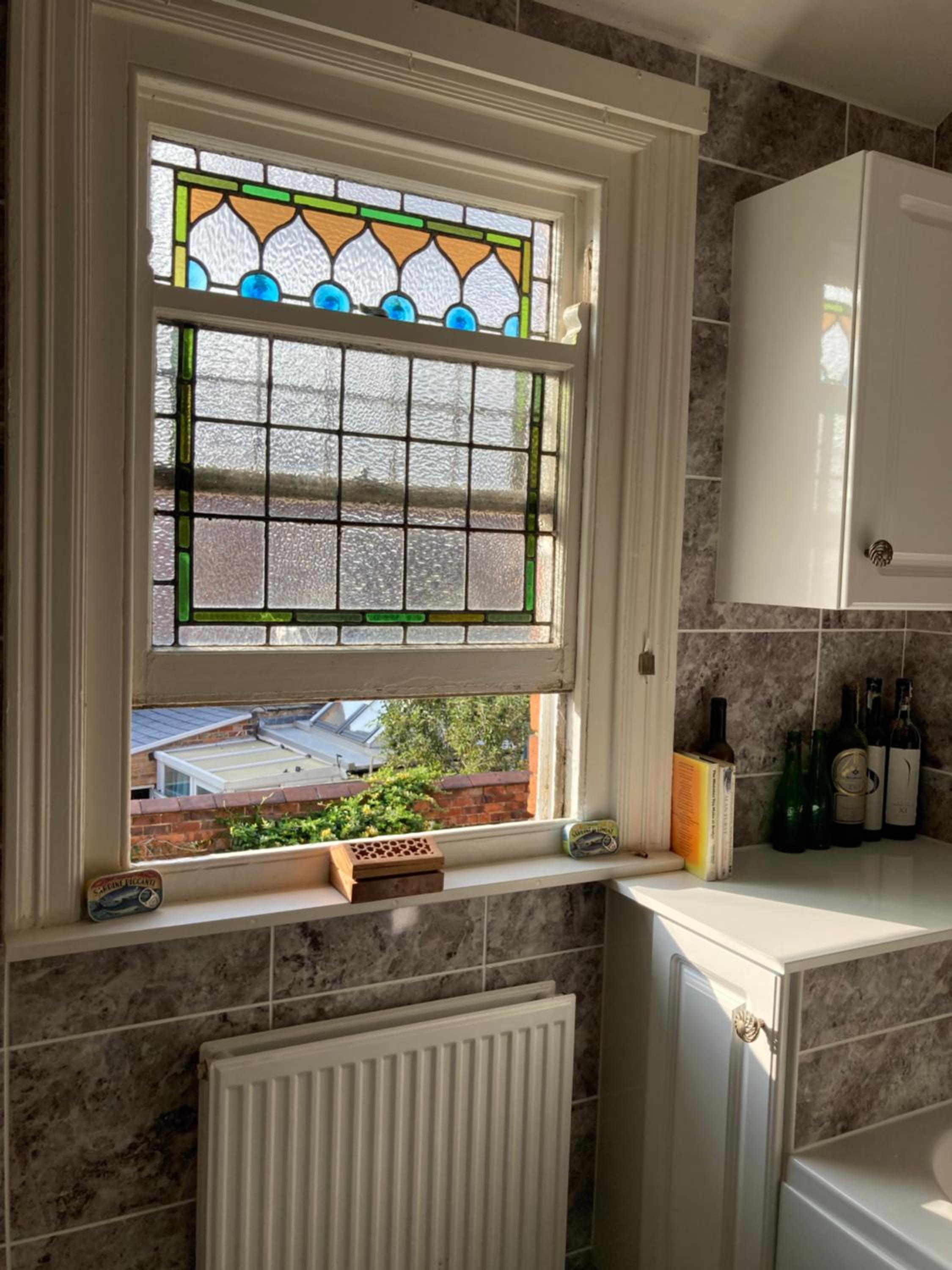 Beautiful sunlit room, 2 mins from beach, private garden view 4