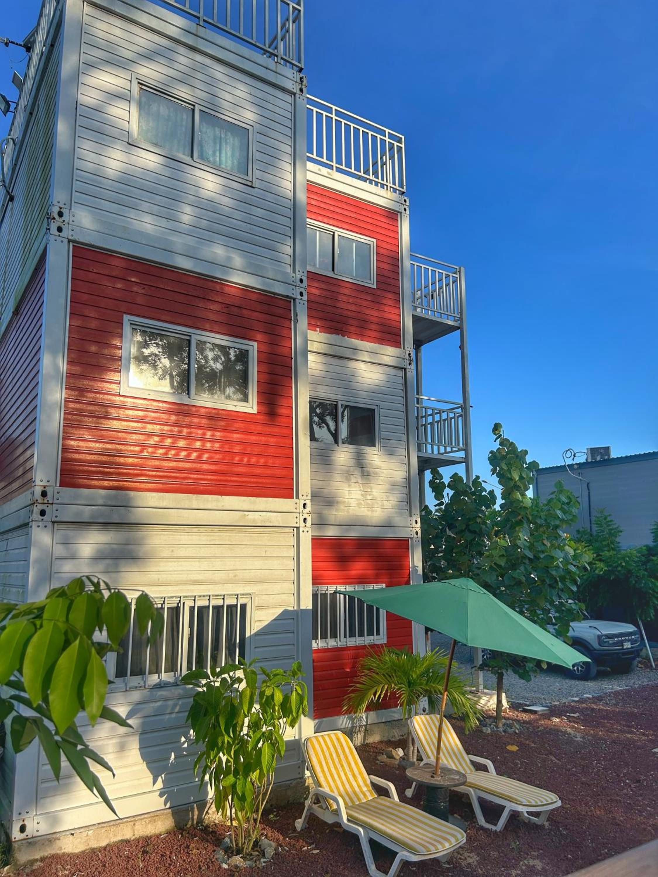 Departamento Kalahan, cerca de la playa