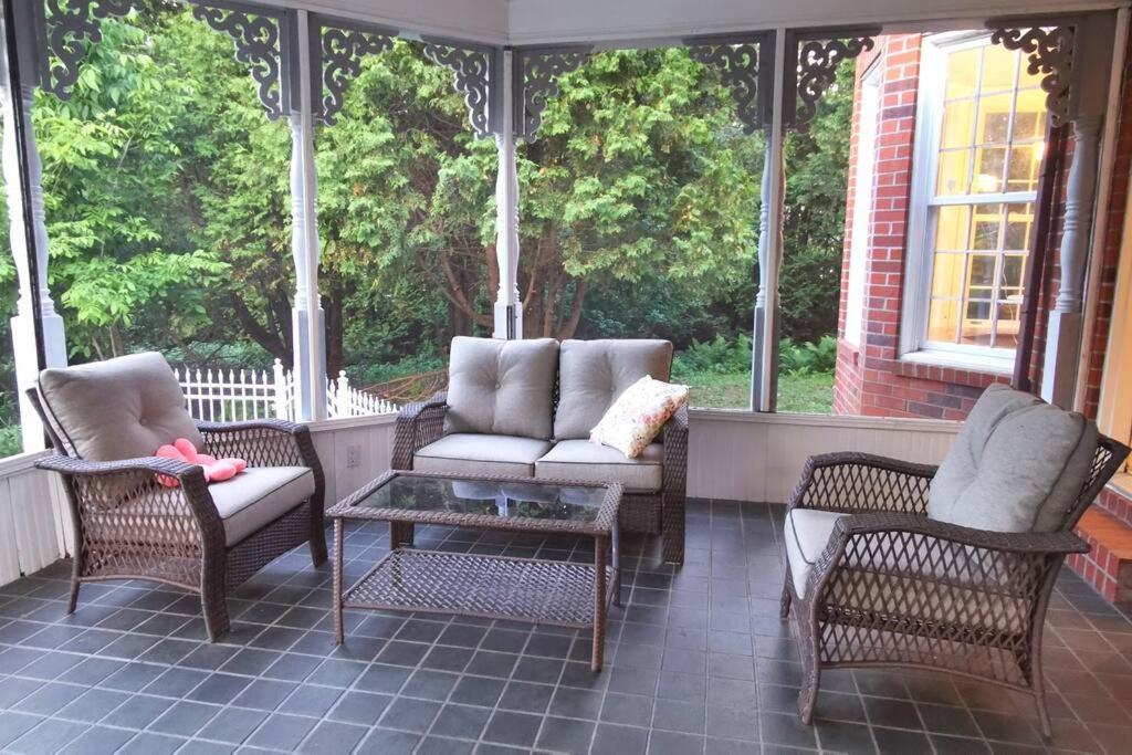 Waterfront heated pool seasonal Acre yard BBQ