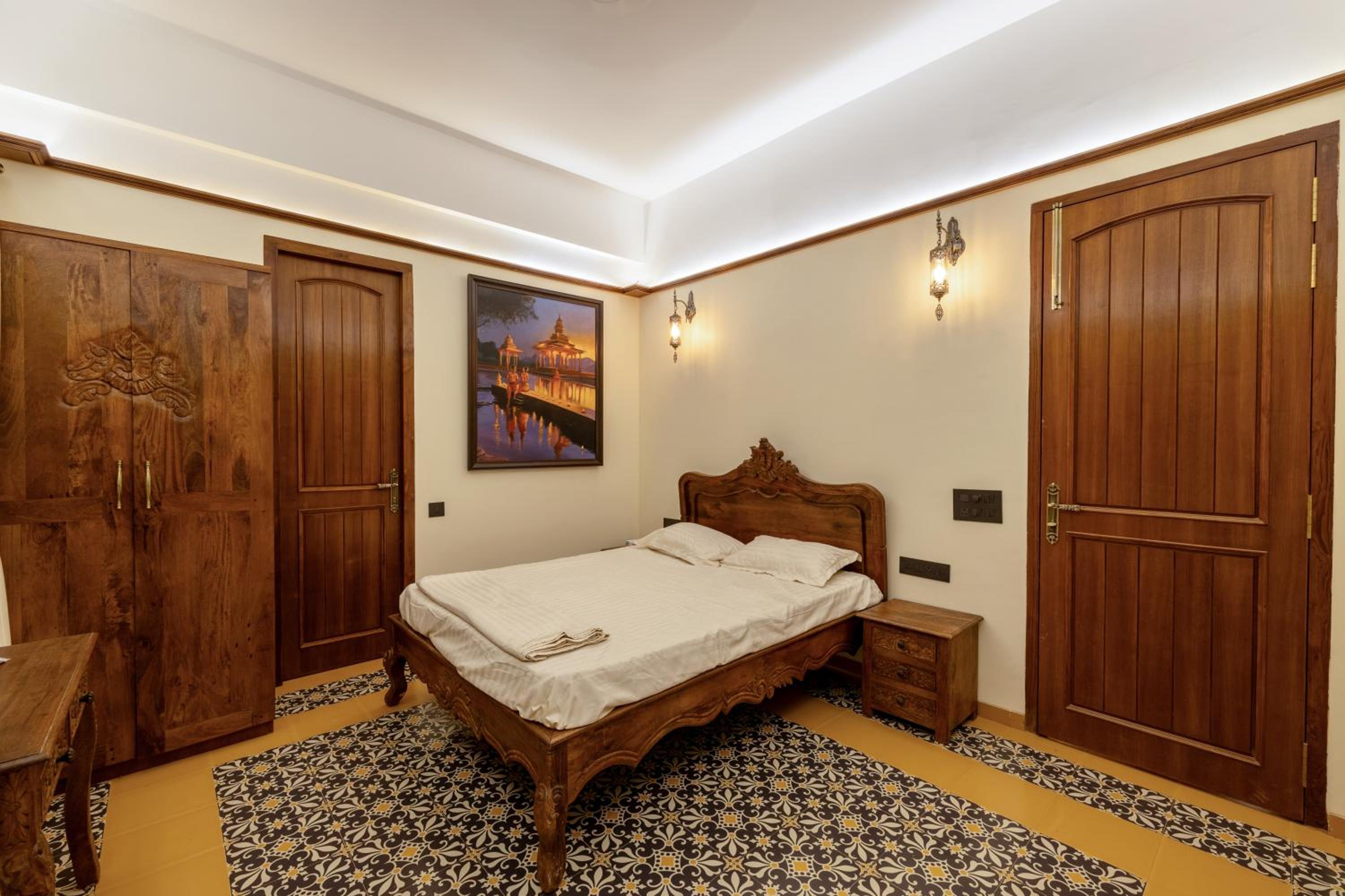 Ishaan Holiday Home