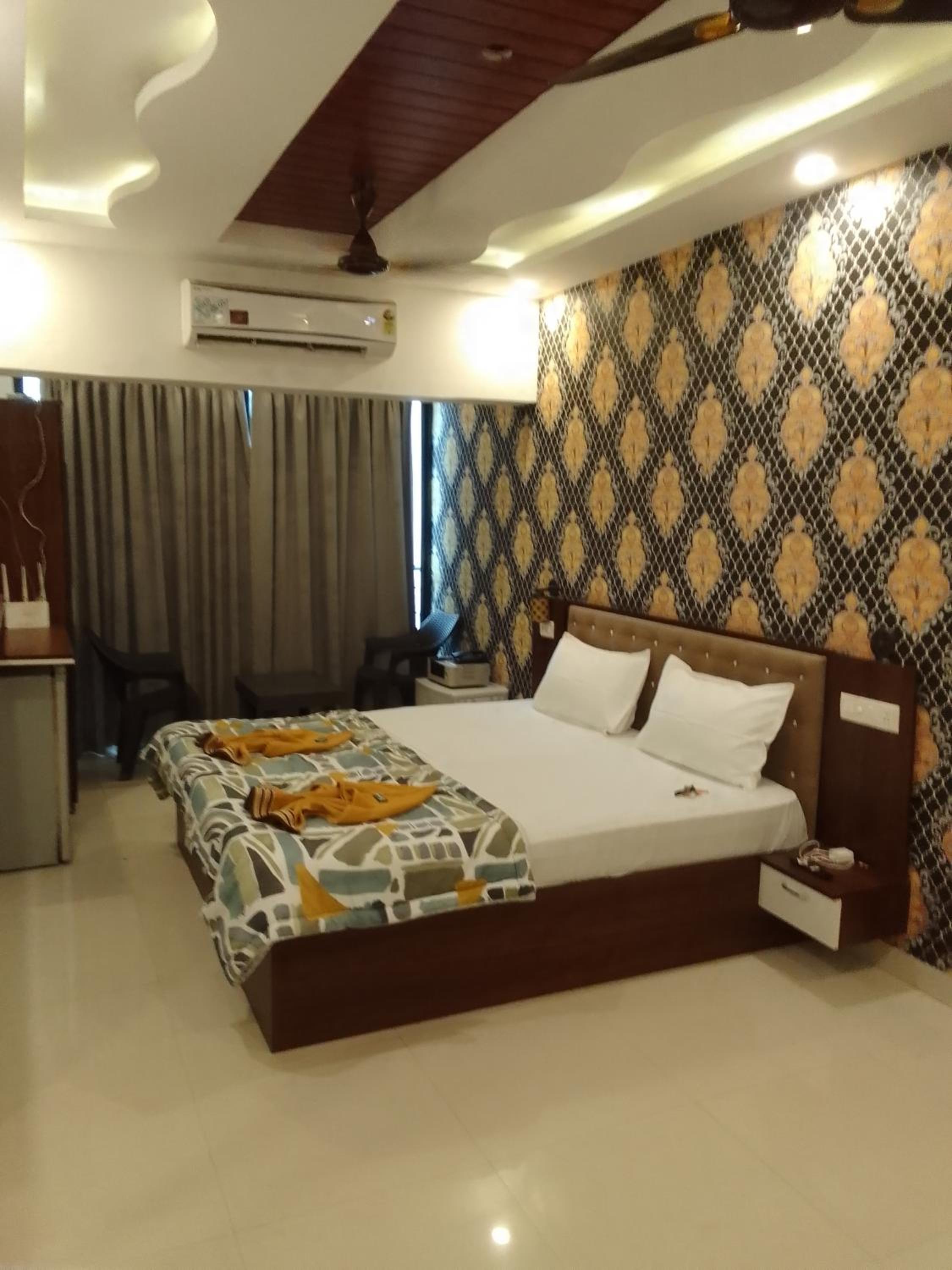 Luxury Studio resort apart near to candolim beach AC Wifi