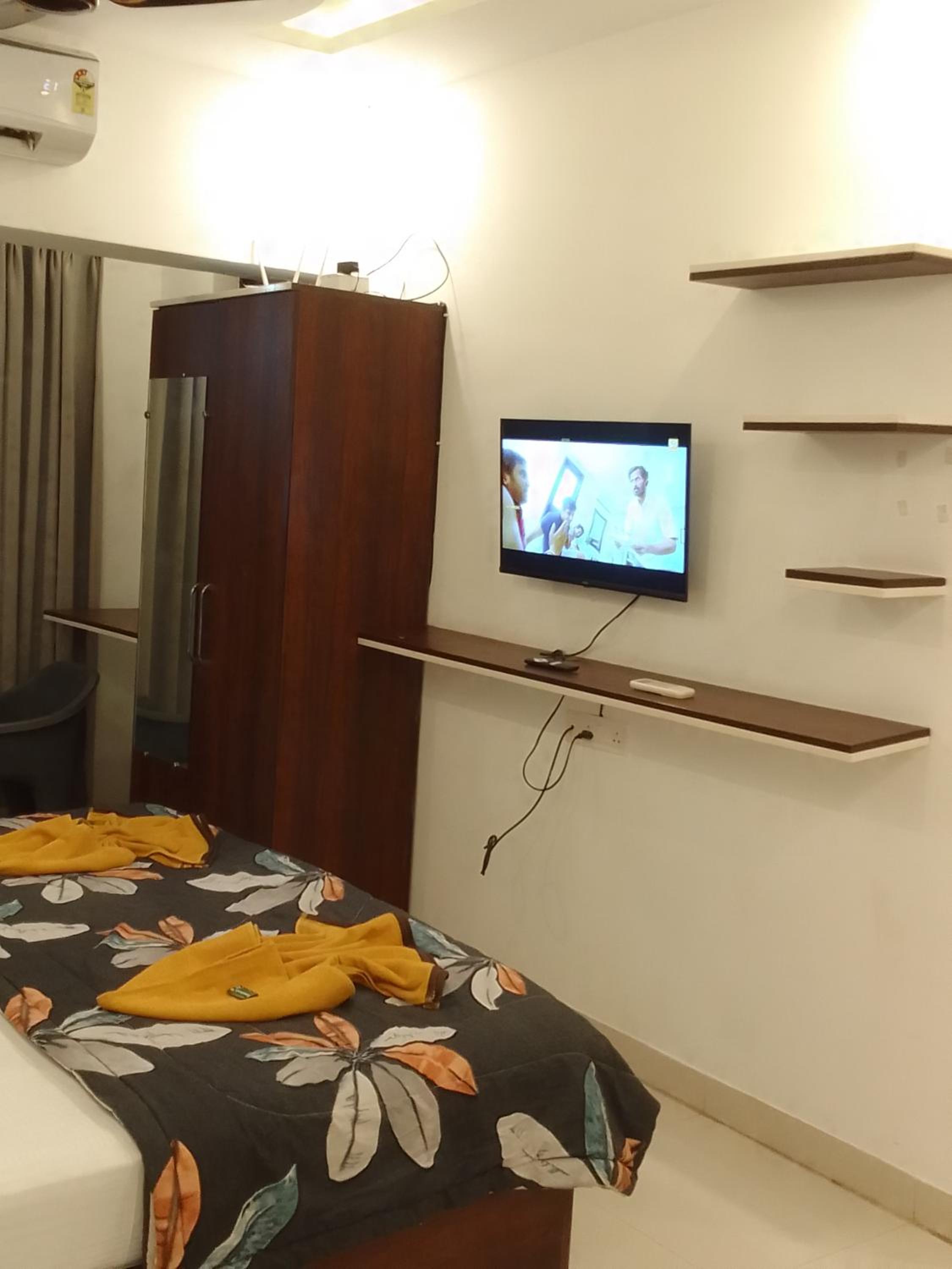 Luxury Studio resort apart near to candolim beach AC Wifi