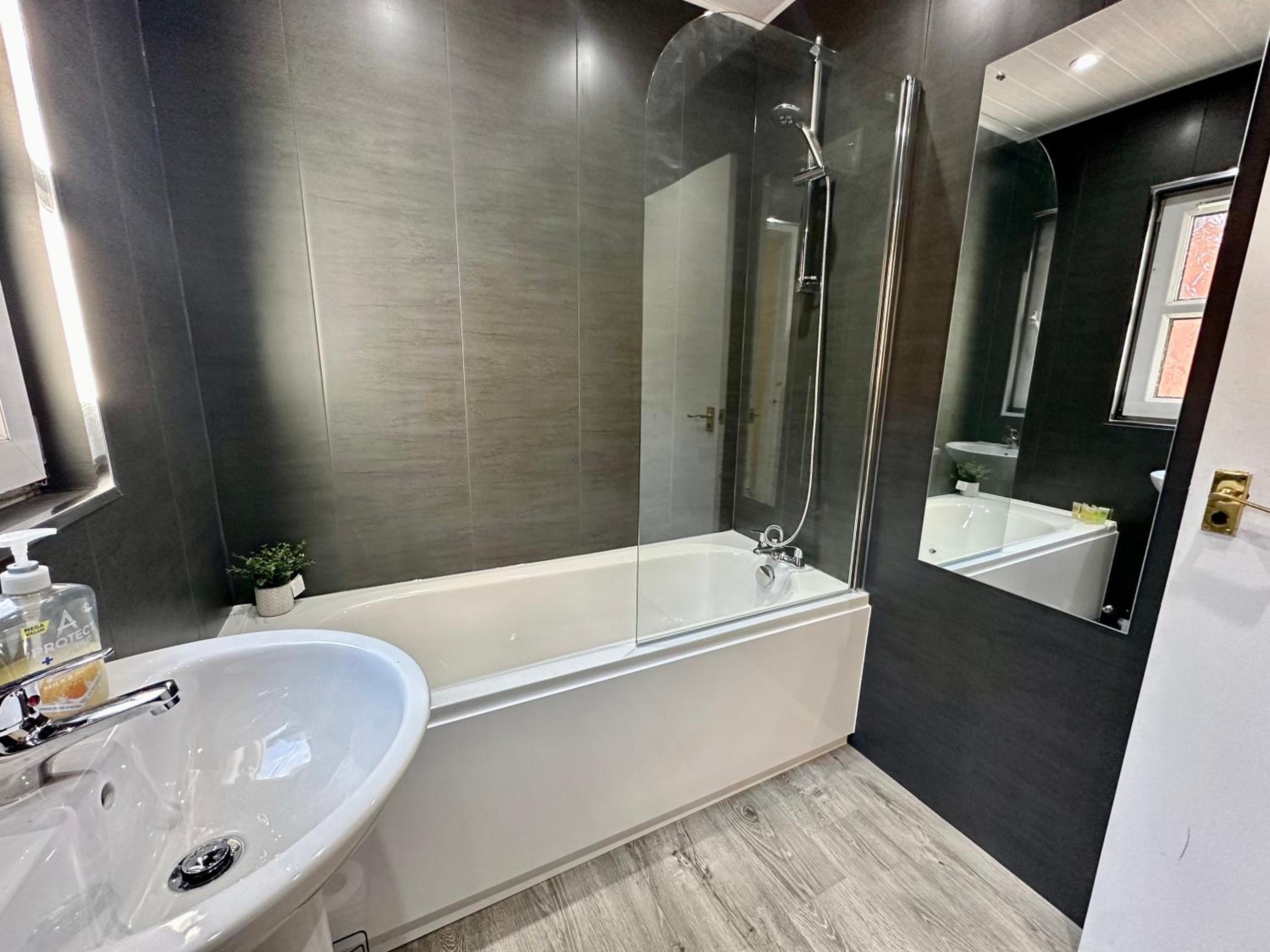 4BR House Popular Ravenhill Road