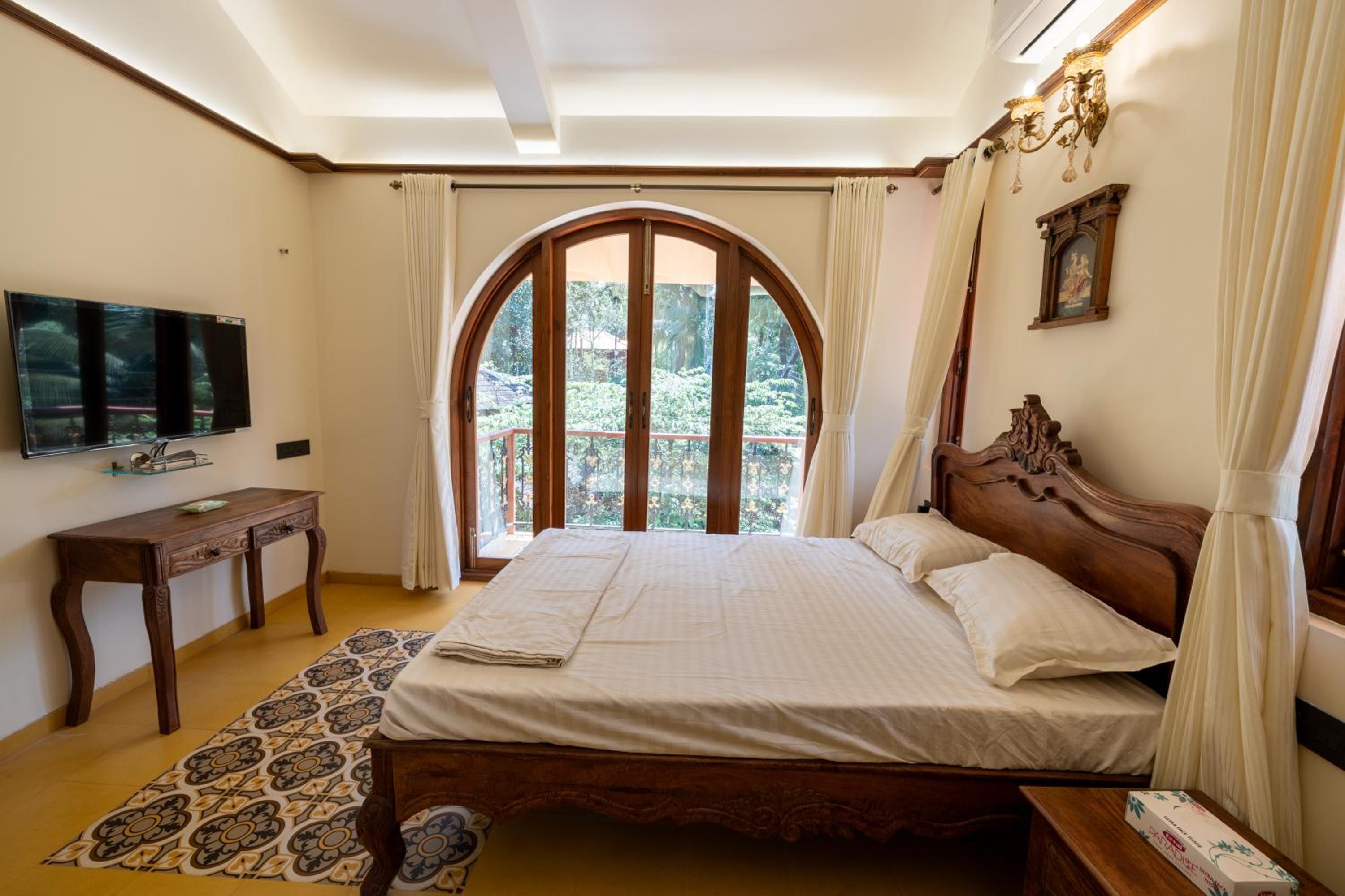 Ishaan Holiday Home
