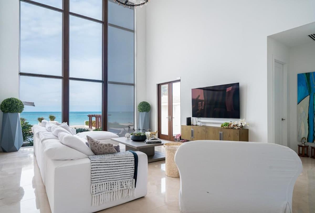 Biminis Beachfront Dream Villa
