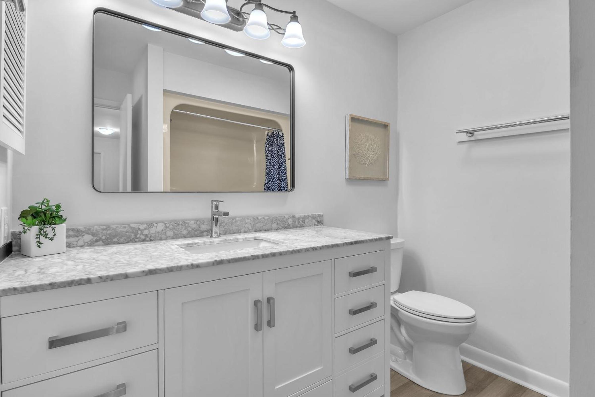 Beach Getaway Among The Oaks by Oak Island Accommodations view 5