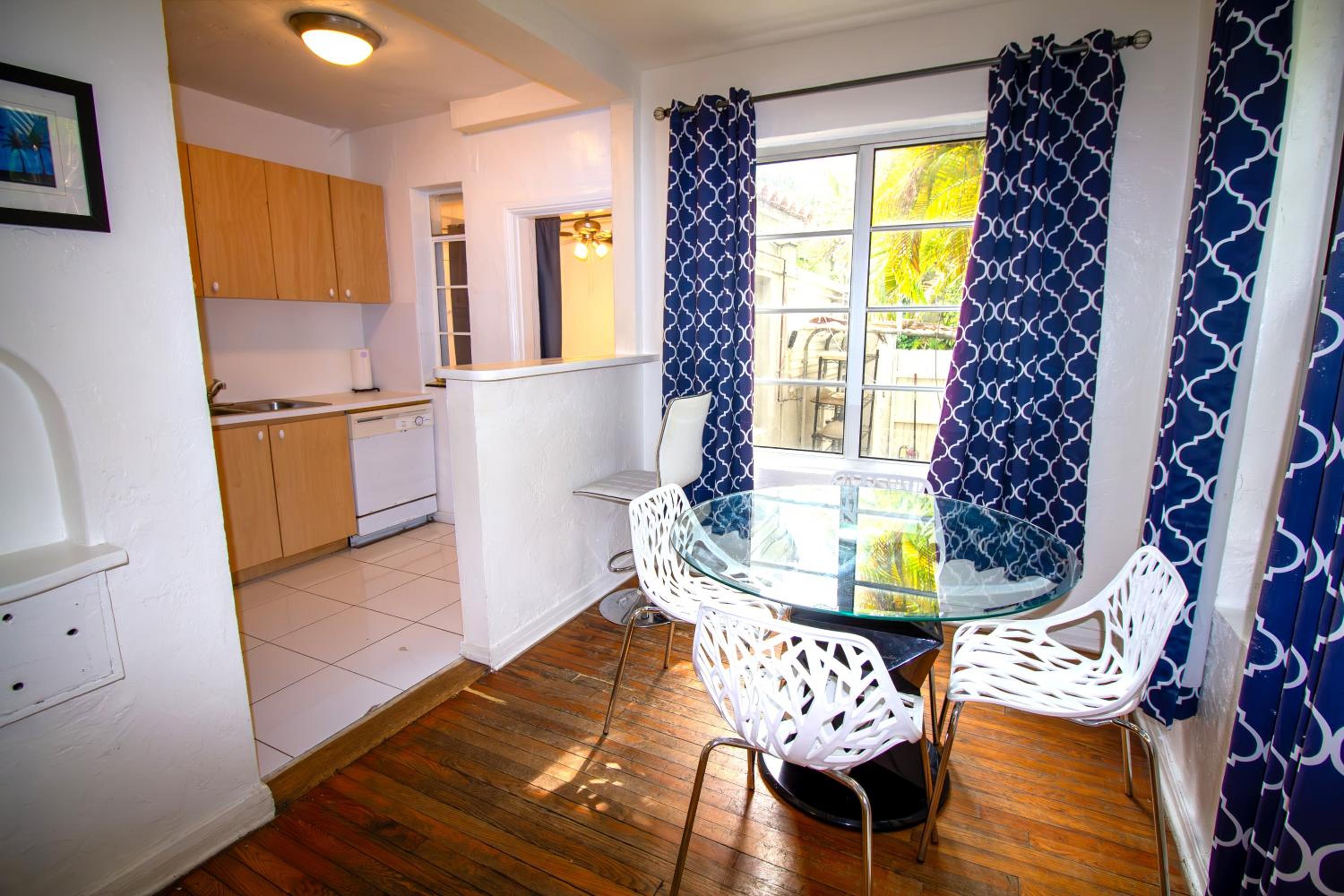 L'Etoile Apartments Part of the Oasis Casita Collection