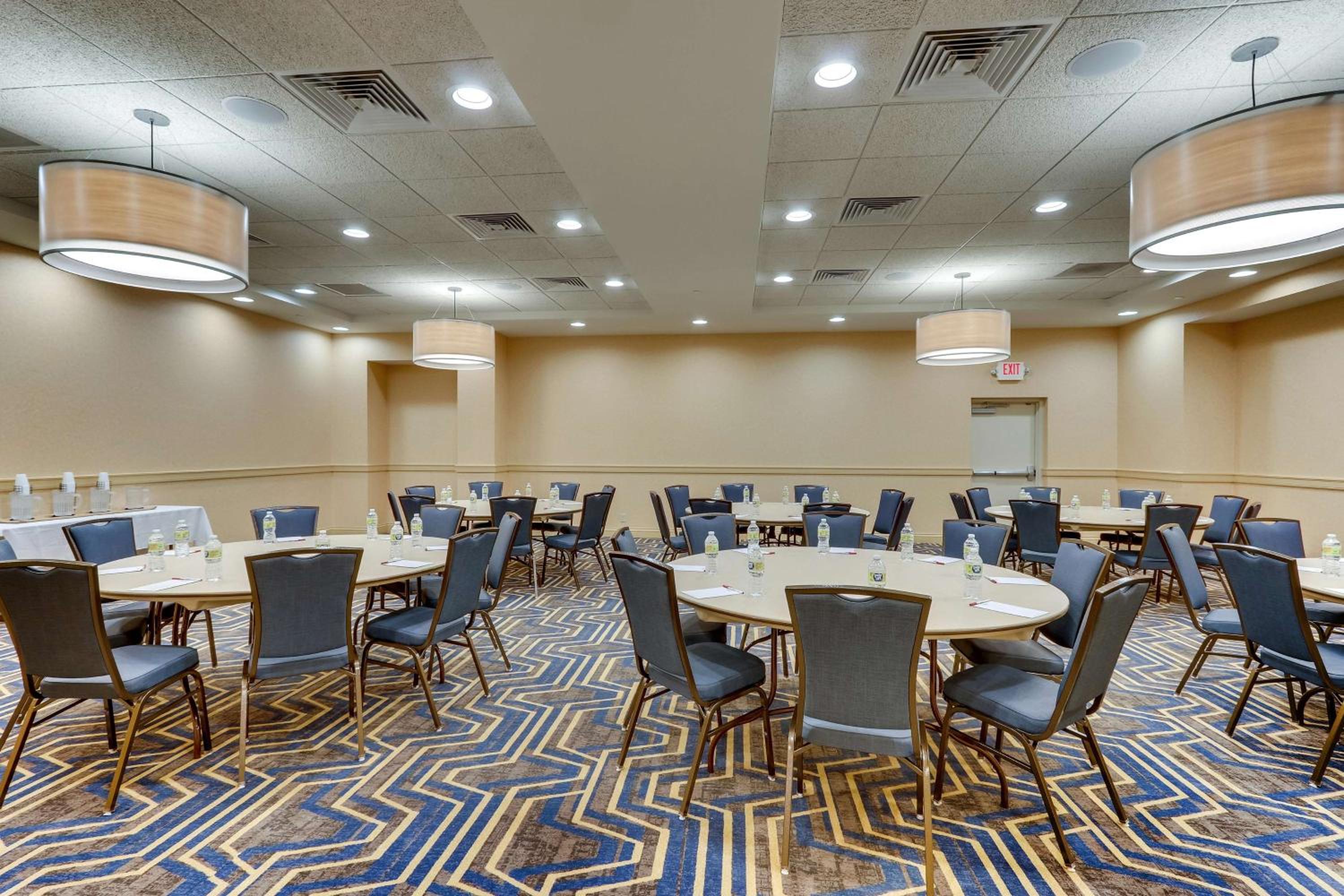 Sikeston Vacations - Drury Inn  Suites Sikeston - Property Image 7