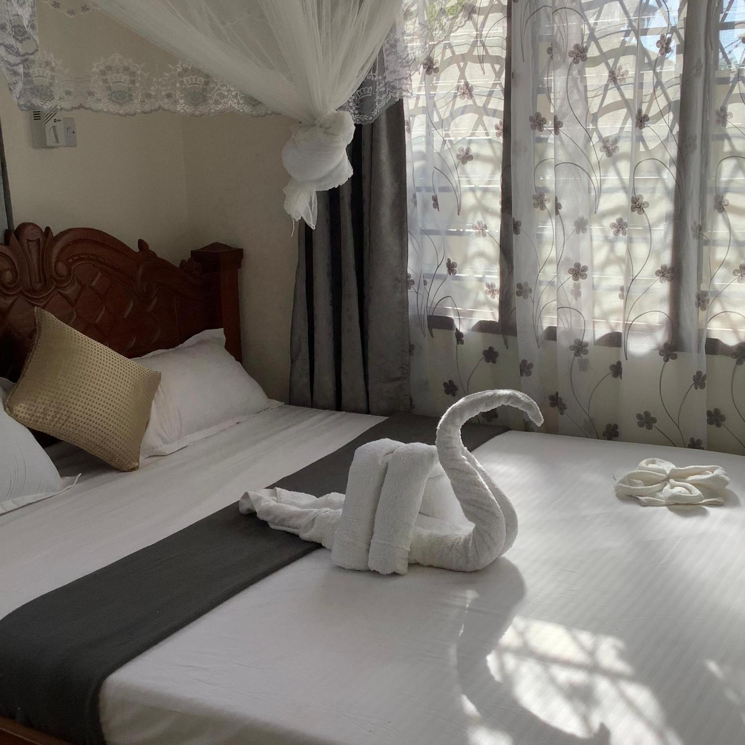 Nguuni Sanctuary Home Stay view 5