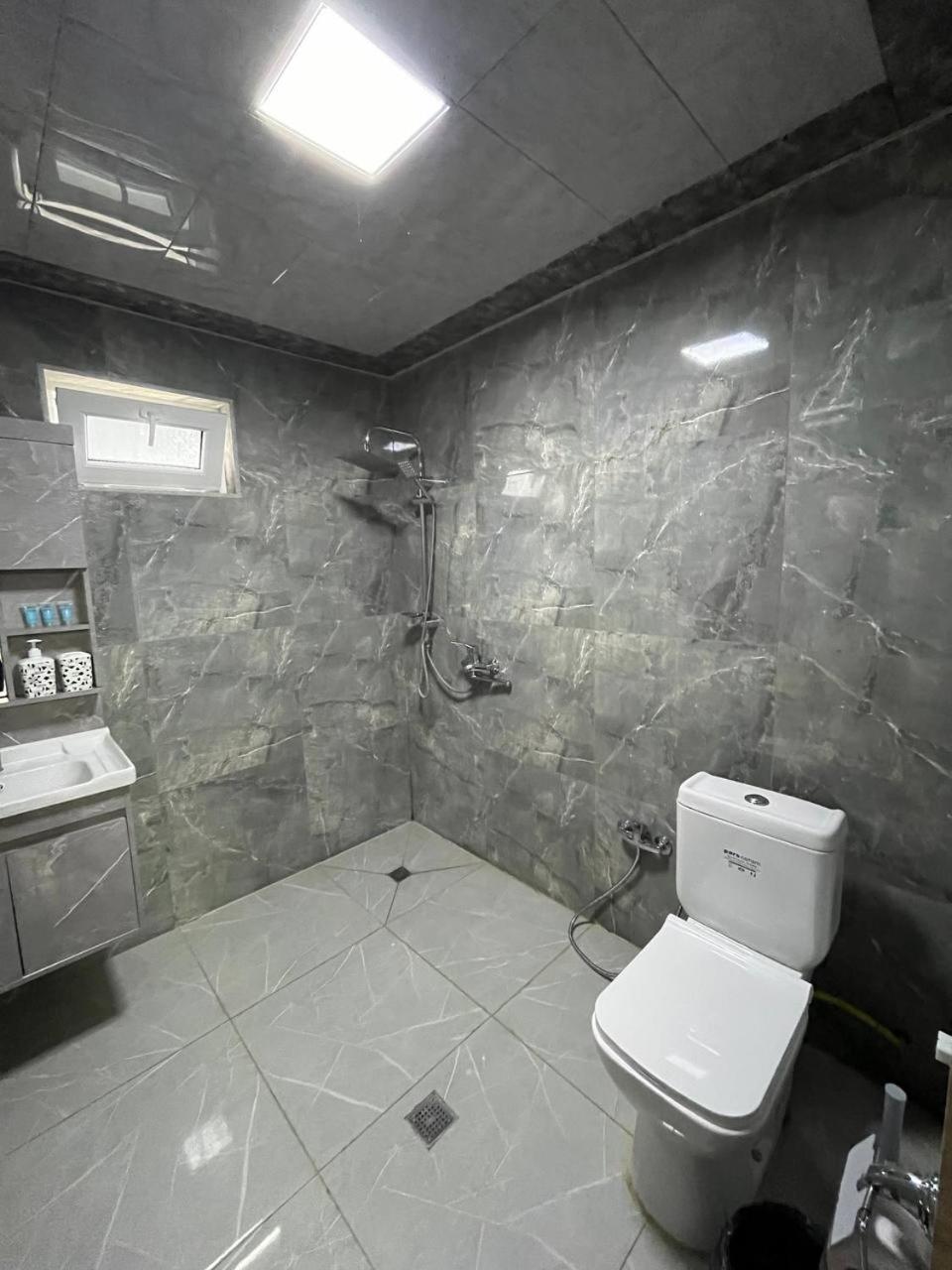 İndoor Hot Pool Mountain View Chalet
