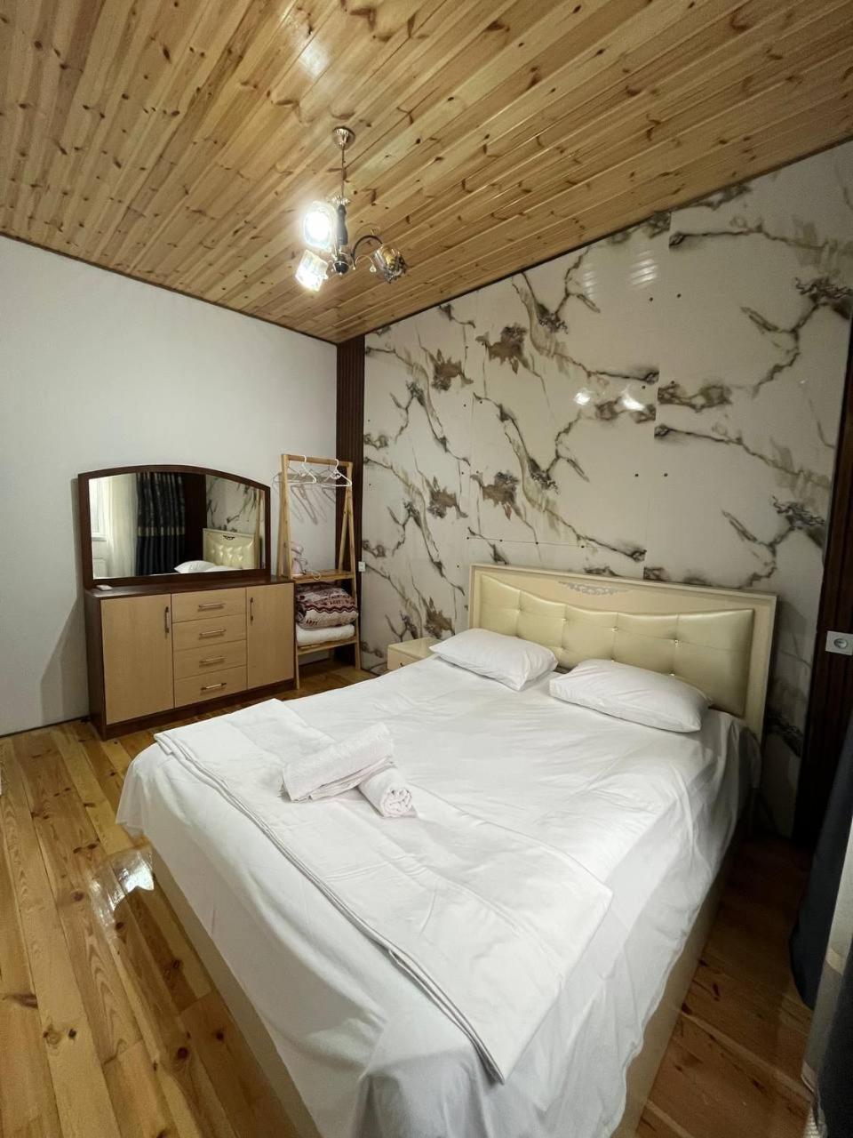 İndoor Hot Pool Mountain View Chalet