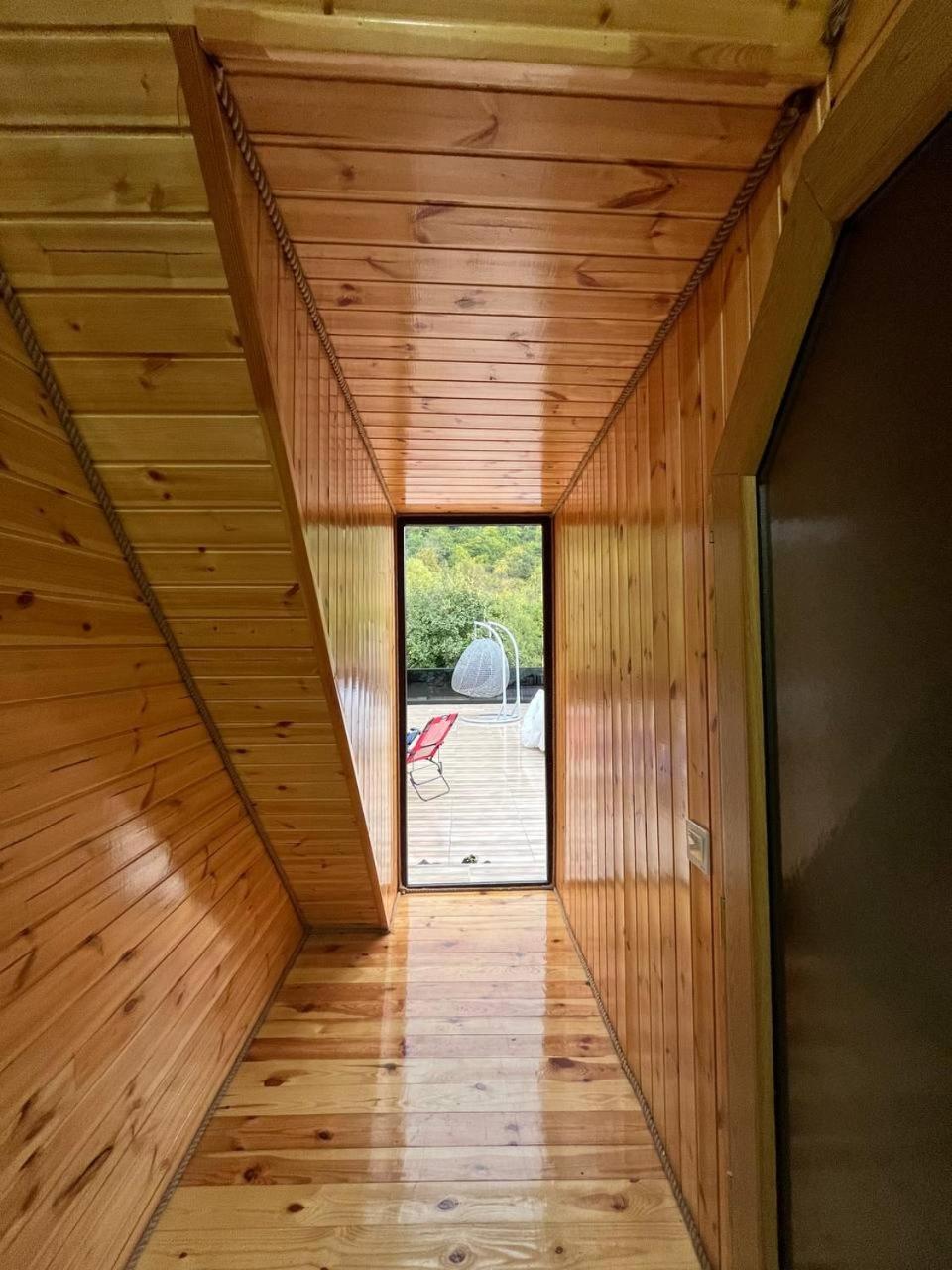 İndoor Hot Pool Mountain View Chalet