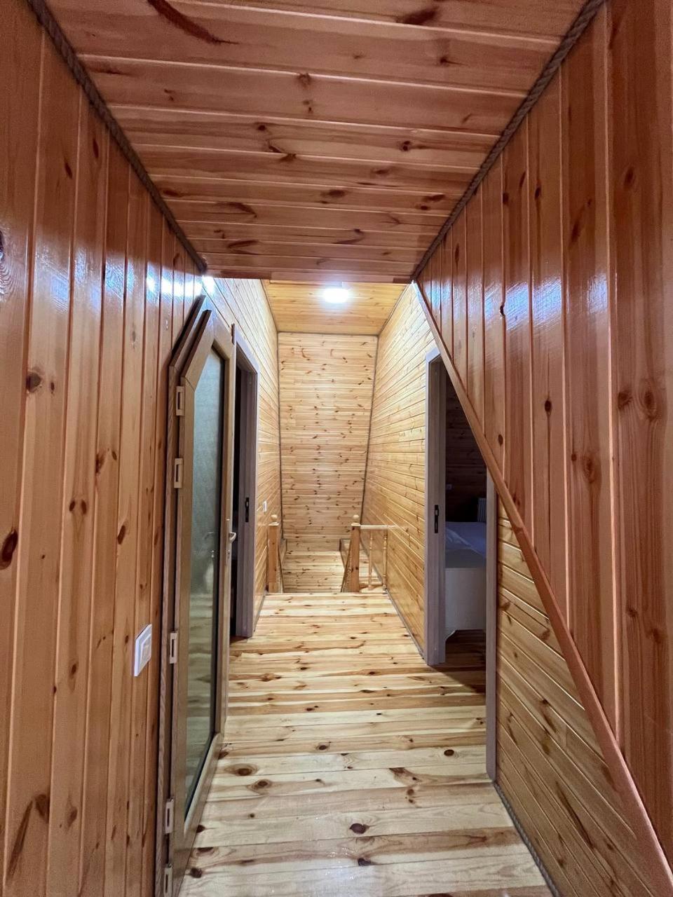 İndoor Hot Pool Mountain View Chalet