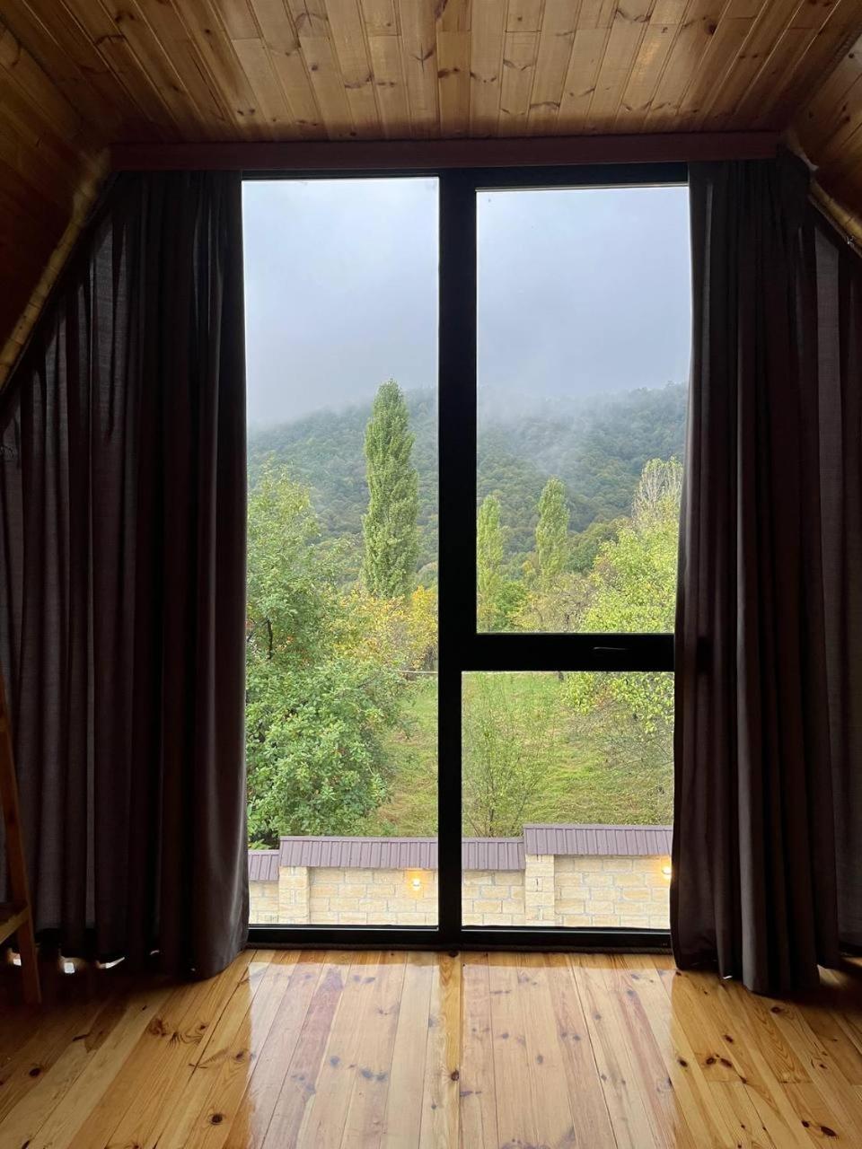 İndoor Hot Pool Mountain View Chalet