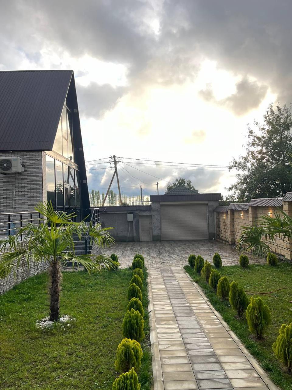 İndoor Hot Pool Mountain View Chalet