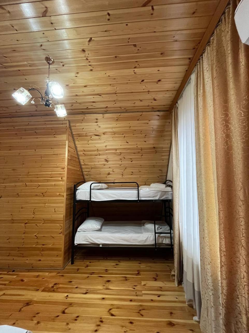 İndoor Hot Pool Mountain View Chalet