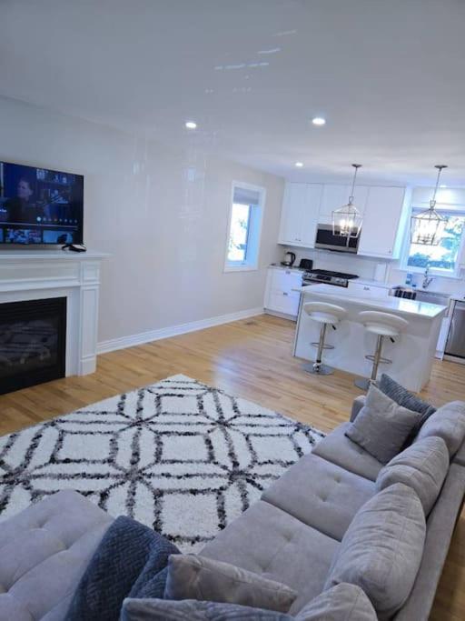 Cozy Oakville Haven Room 3