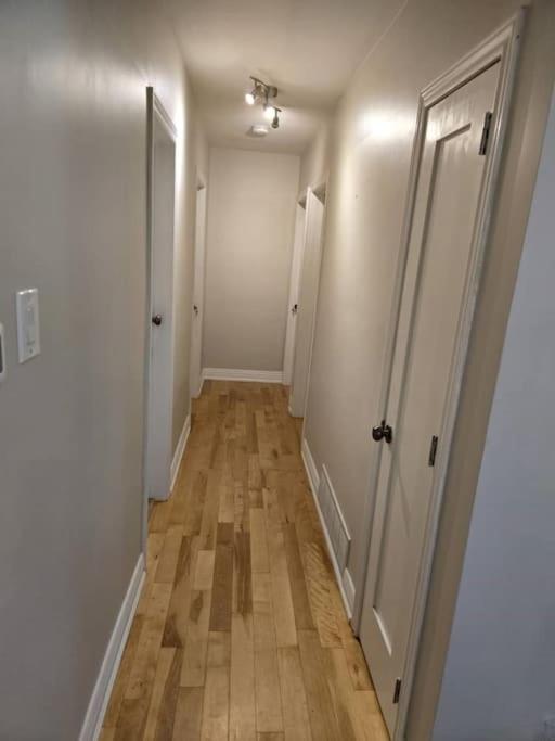 Cozy Oakville Haven Room 3