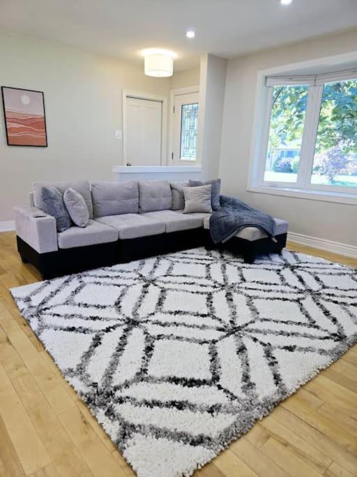 Cozy Oakville Haven Room 3