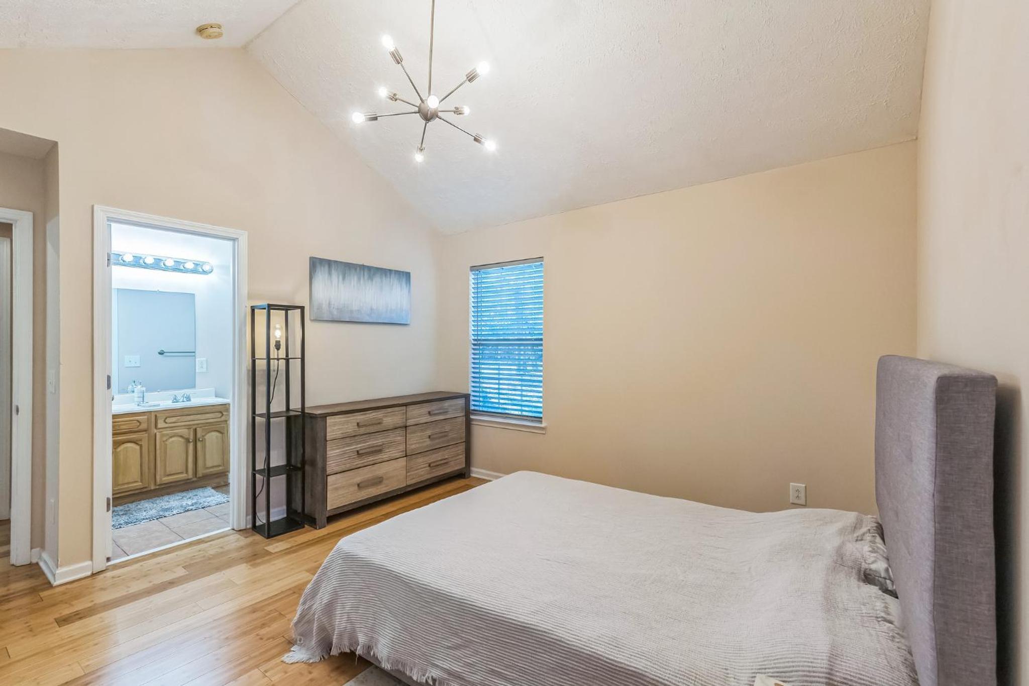 NEW Oasis 2 Miles from Music Row Nurse City view 2