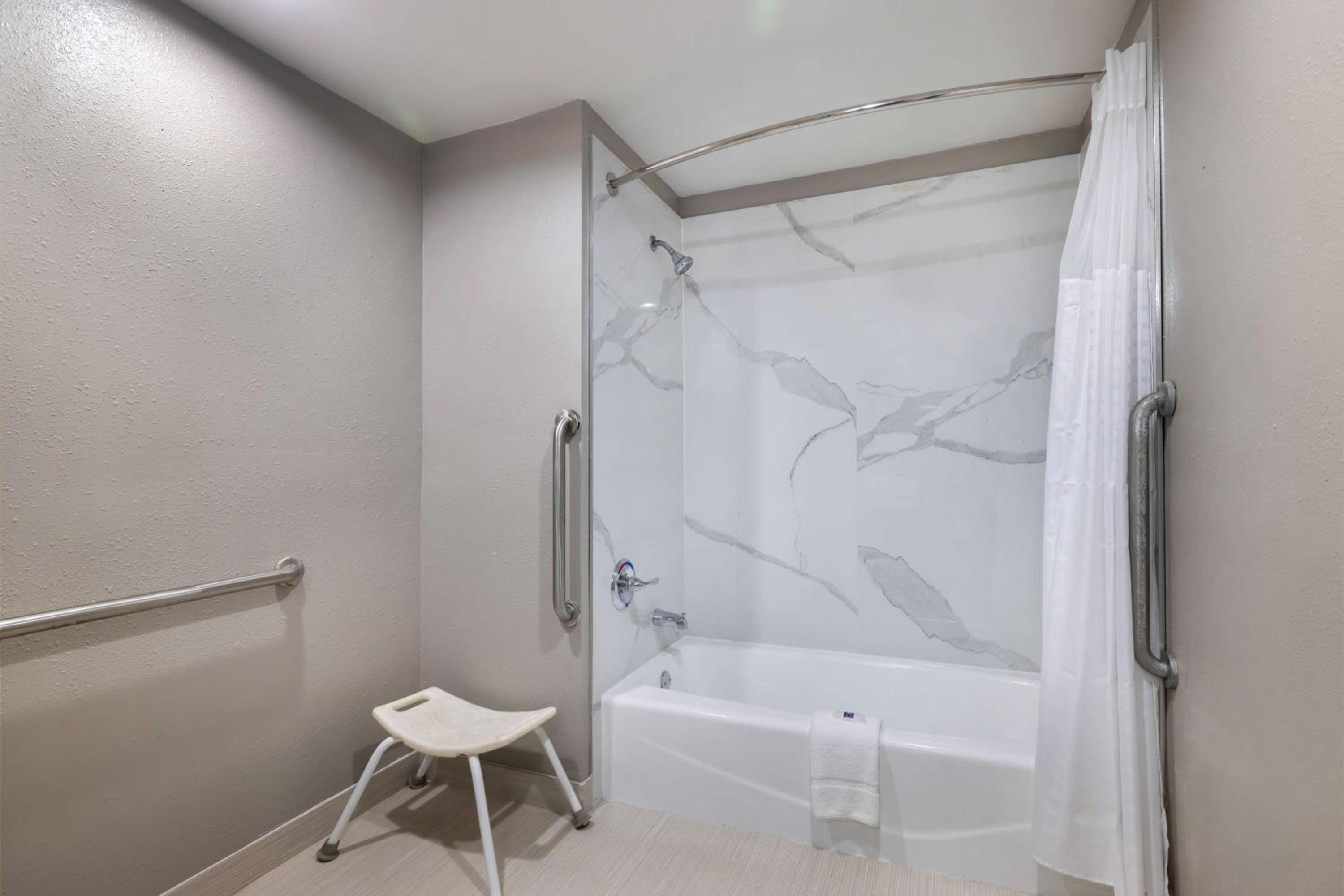 Lake Charles Vacations - Motel 6 Lake Charles, LA - Property Image 5