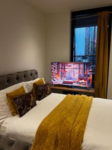 Luxury High Rise 2-Bed With Lovely View In Canary Wharf
