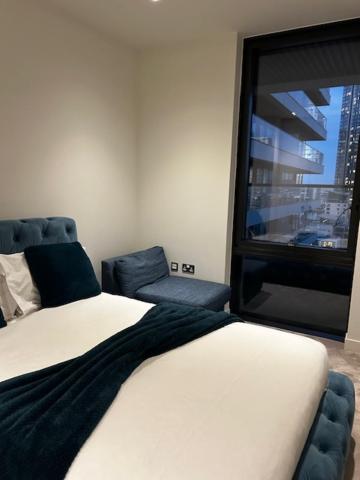 Luxury High Rise 2-Bed With Lovely View In Canary Wharf