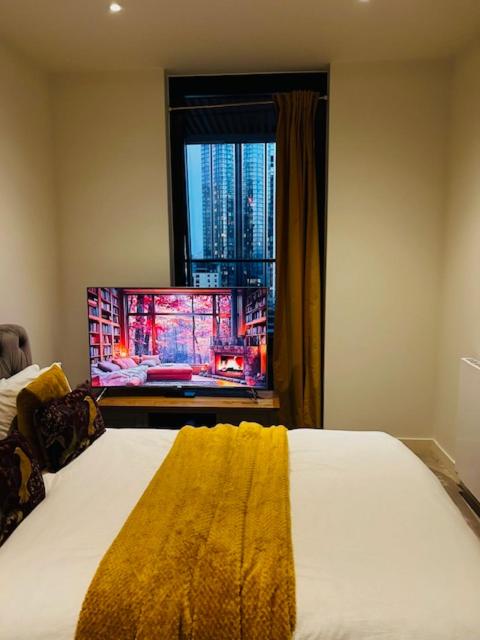 Luxury High Rise 2-Bed With Lovely View In Canary Wharf