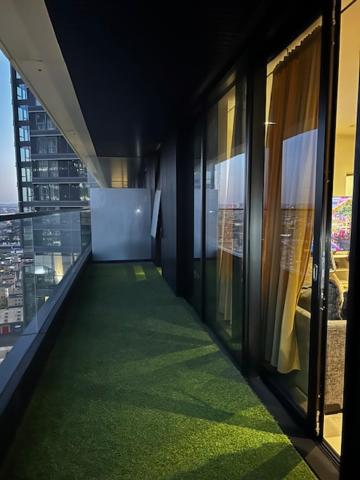 Luxury High Rise 2-Bed With Lovely View In Canary Wharf