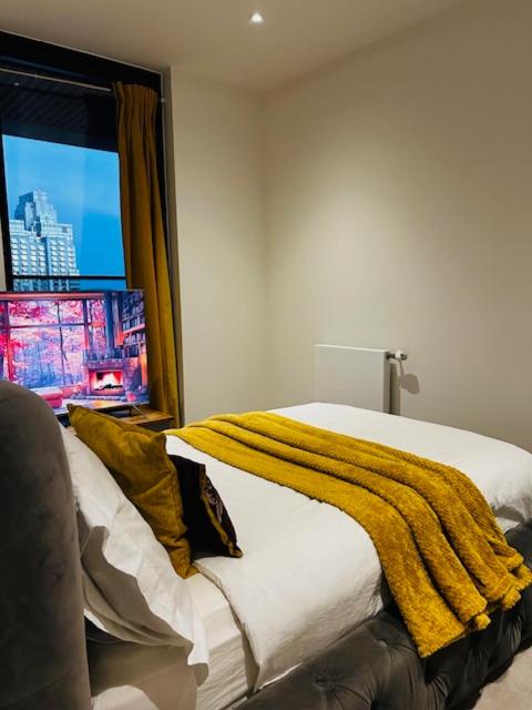 Luxury High Rise 2-Bed With Lovely View In Canary Wharf