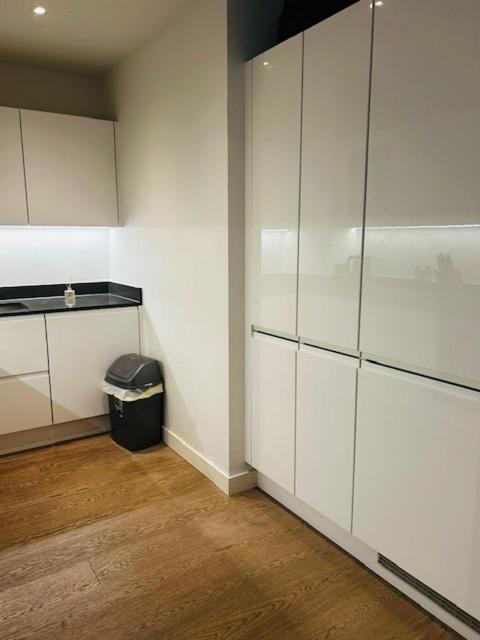 Luxury High Rise 2-Bed With Lovely View In Canary Wharf