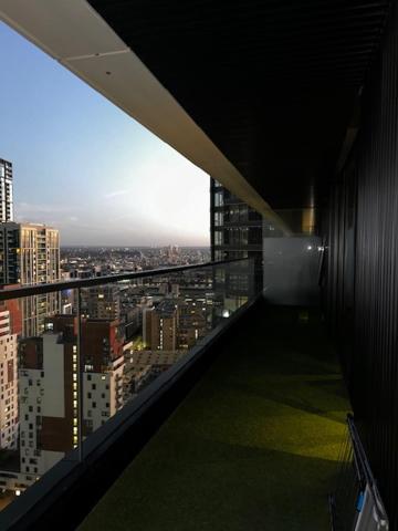 Luxury High Rise 2-Bed With Lovely View In Canary Wharf