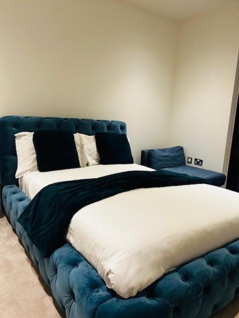 Luxury High Rise 2-Bed With Lovely View In Canary Wharf