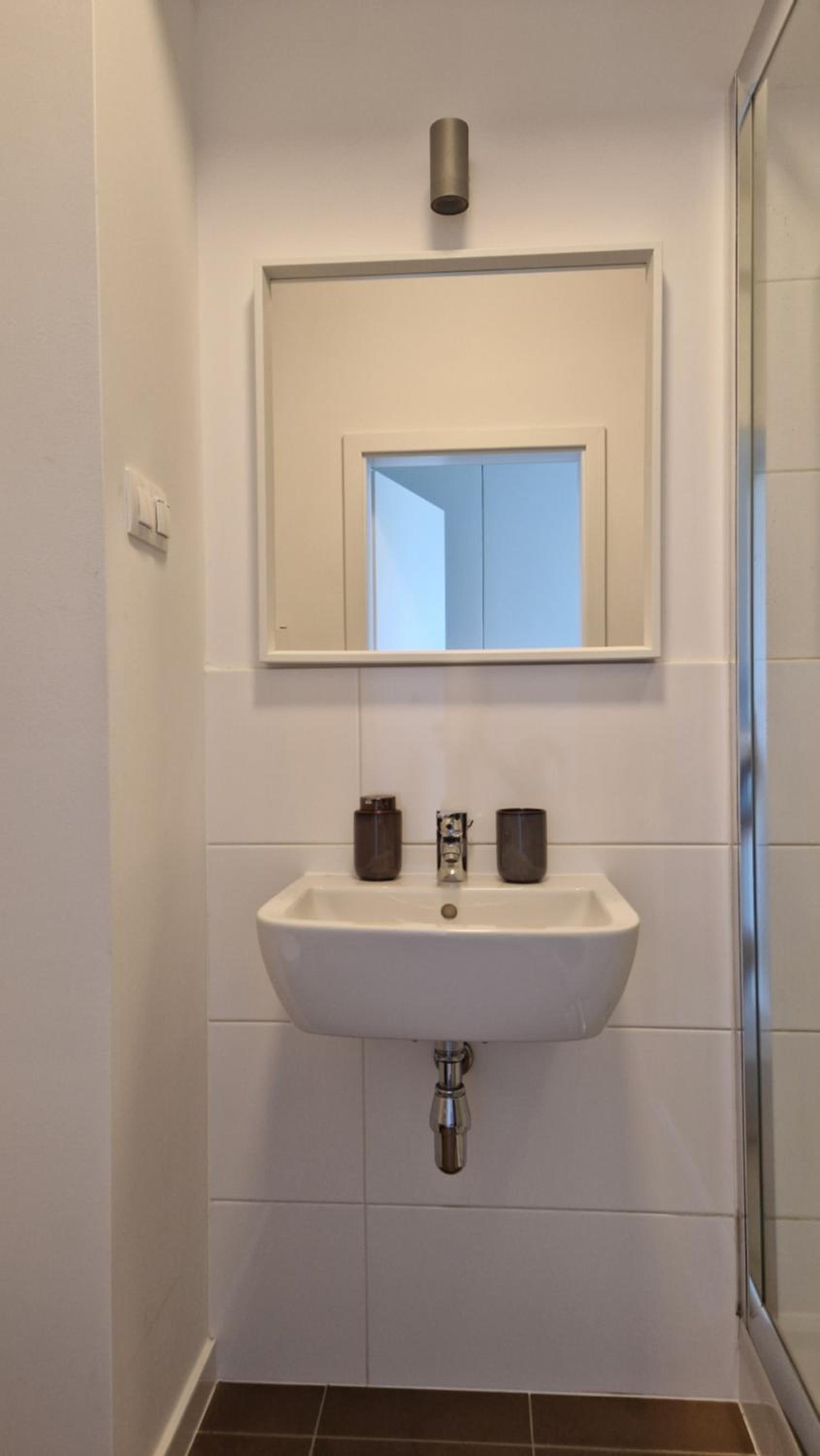 Cozy one-room apartment with garage and AC view 4