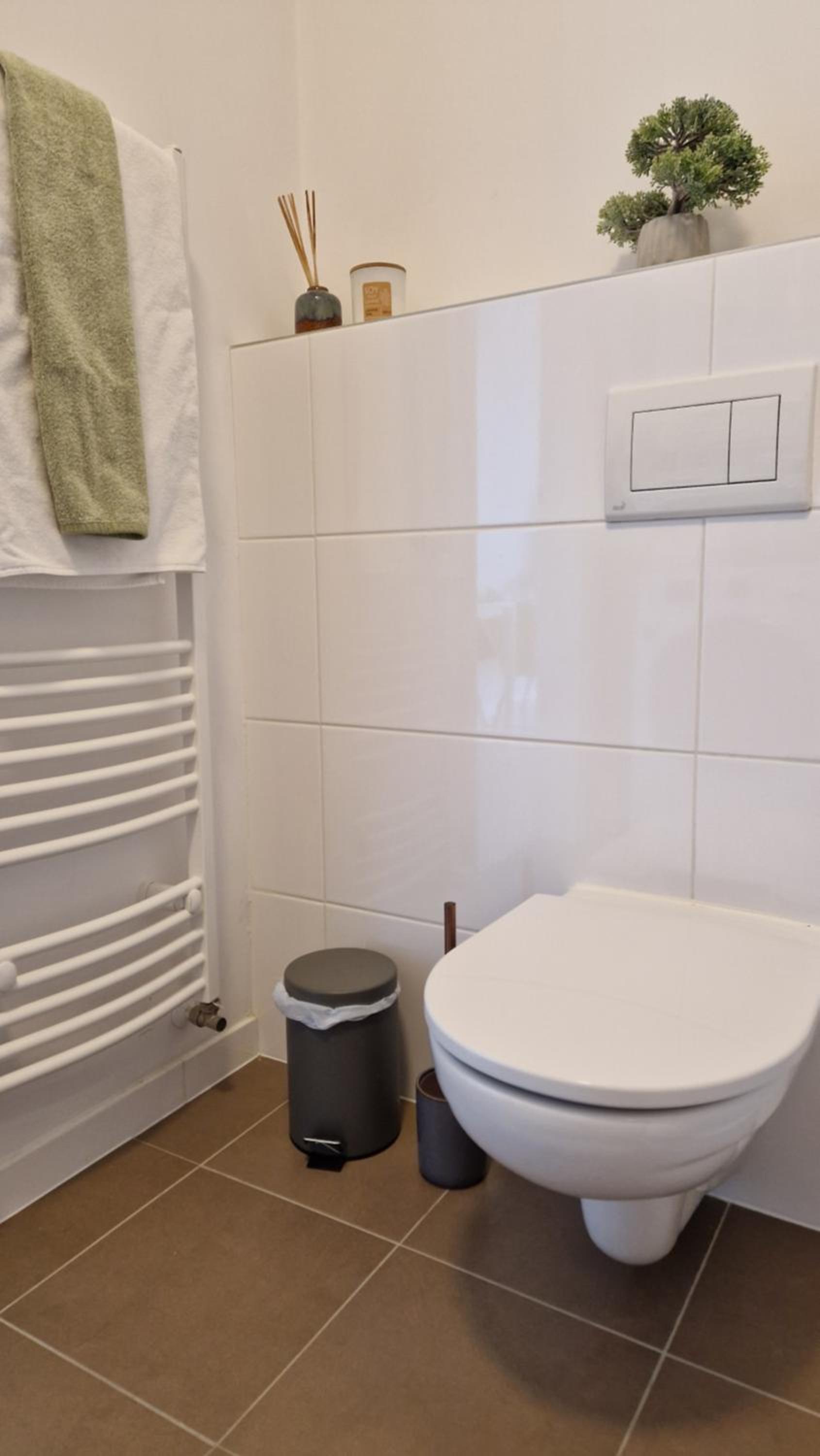 Cozy one-room apartment with garage and AC view 5