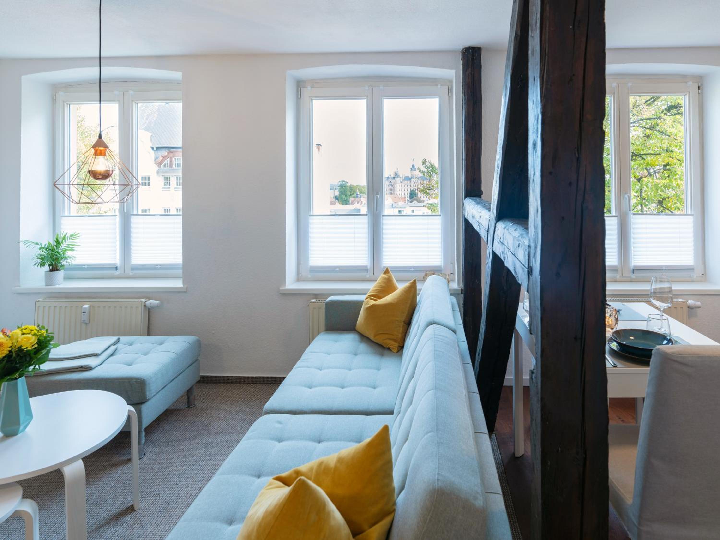 Schlosskönig - Modernes & zentrales Apartment mit Balkon und Arbeitsplatz