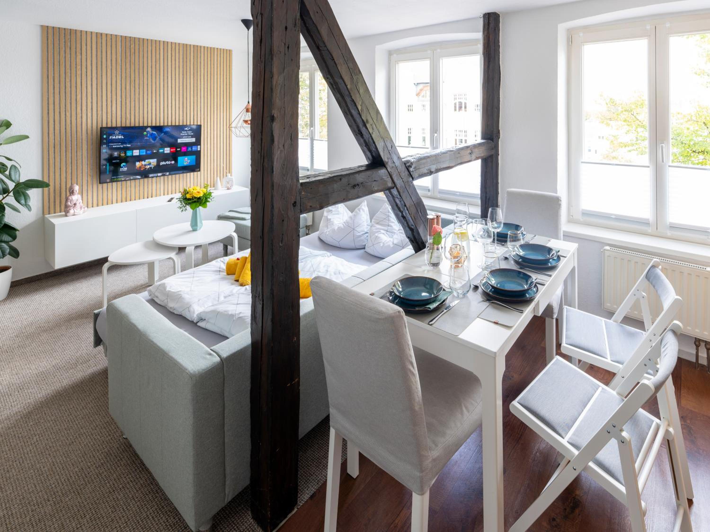 Schlosskönig - Modernes & zentrales Apartment mit Balkon und Arbeitsplatz