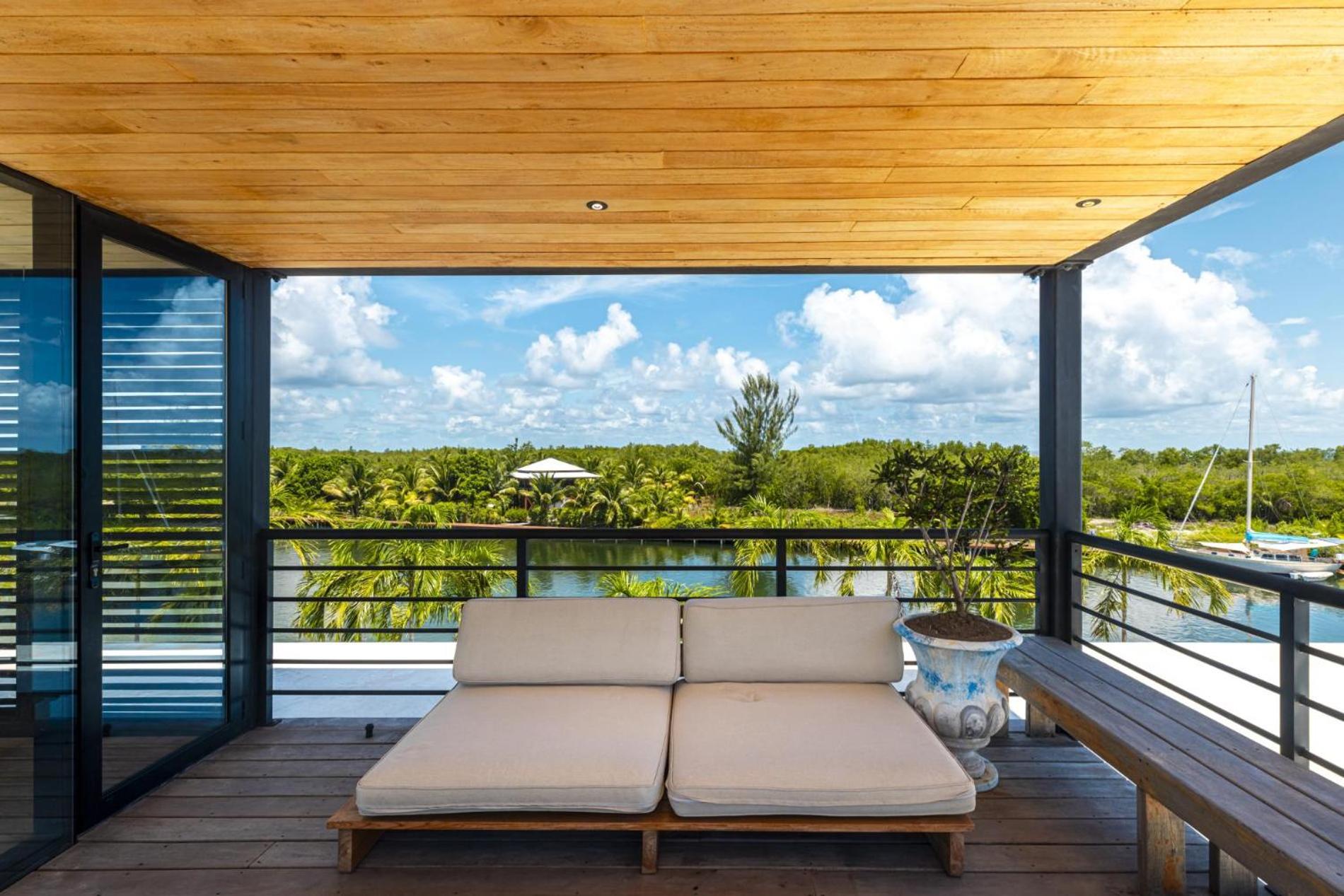 Shadow Sands - Modern Ocean Front Villa on Private Island