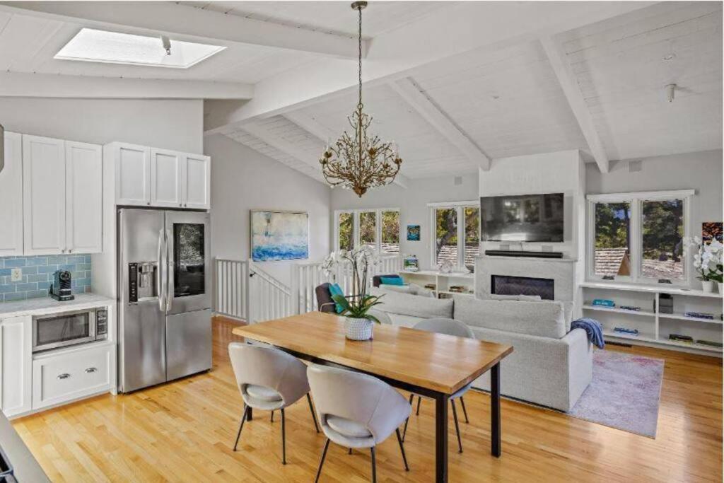 Monterey Vacations - Gorgeous 3-bdrm home, walk to town and beach - Property Image 2