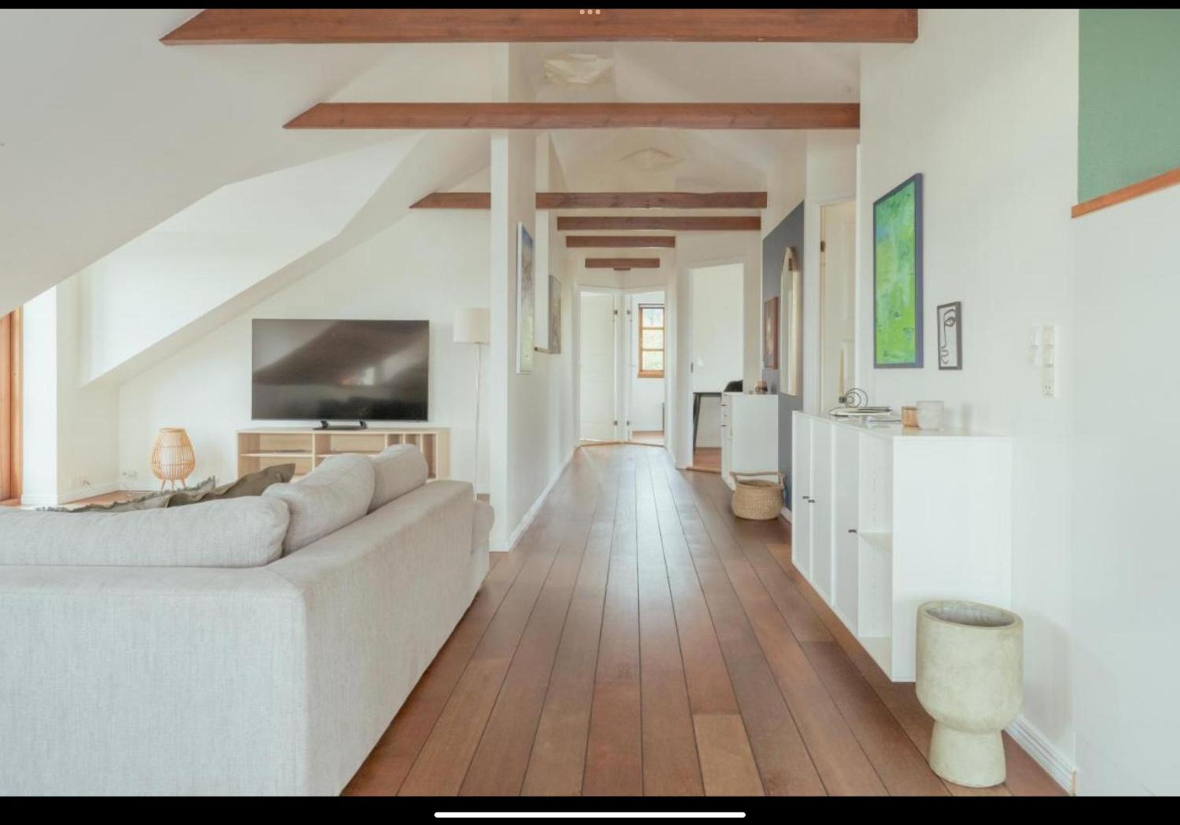 Penthouse Downtown with 4 bedrooms and Harbour View
