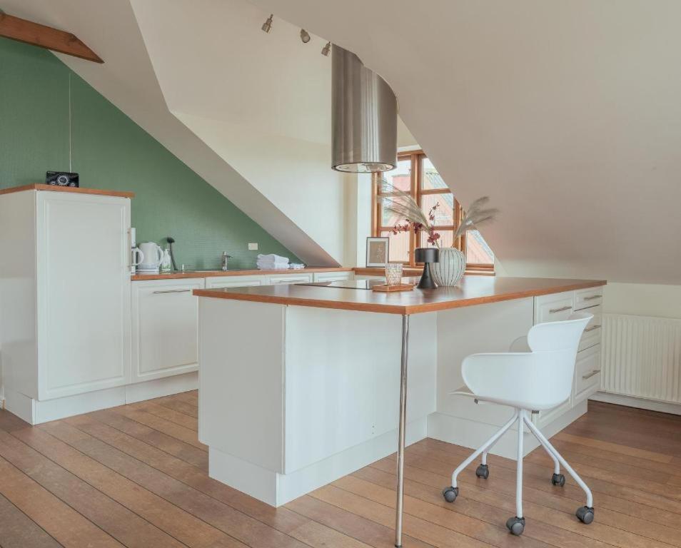 Penthouse Downtown with 4 bedrooms and Harbour View