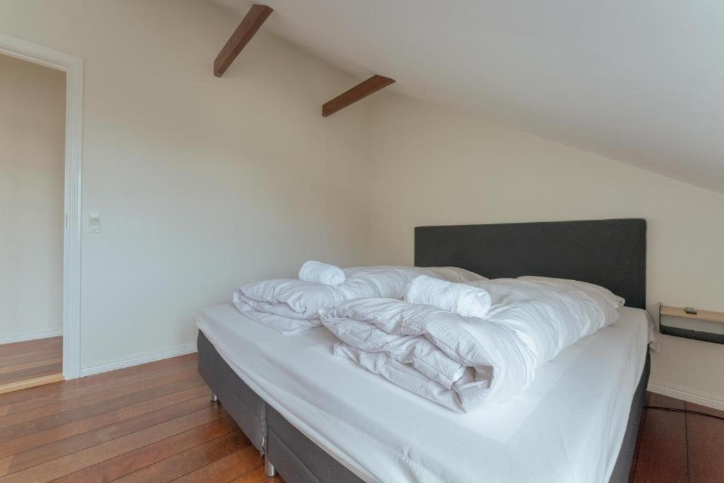 Penthouse Downtown with 4 bedrooms and Harbour View
