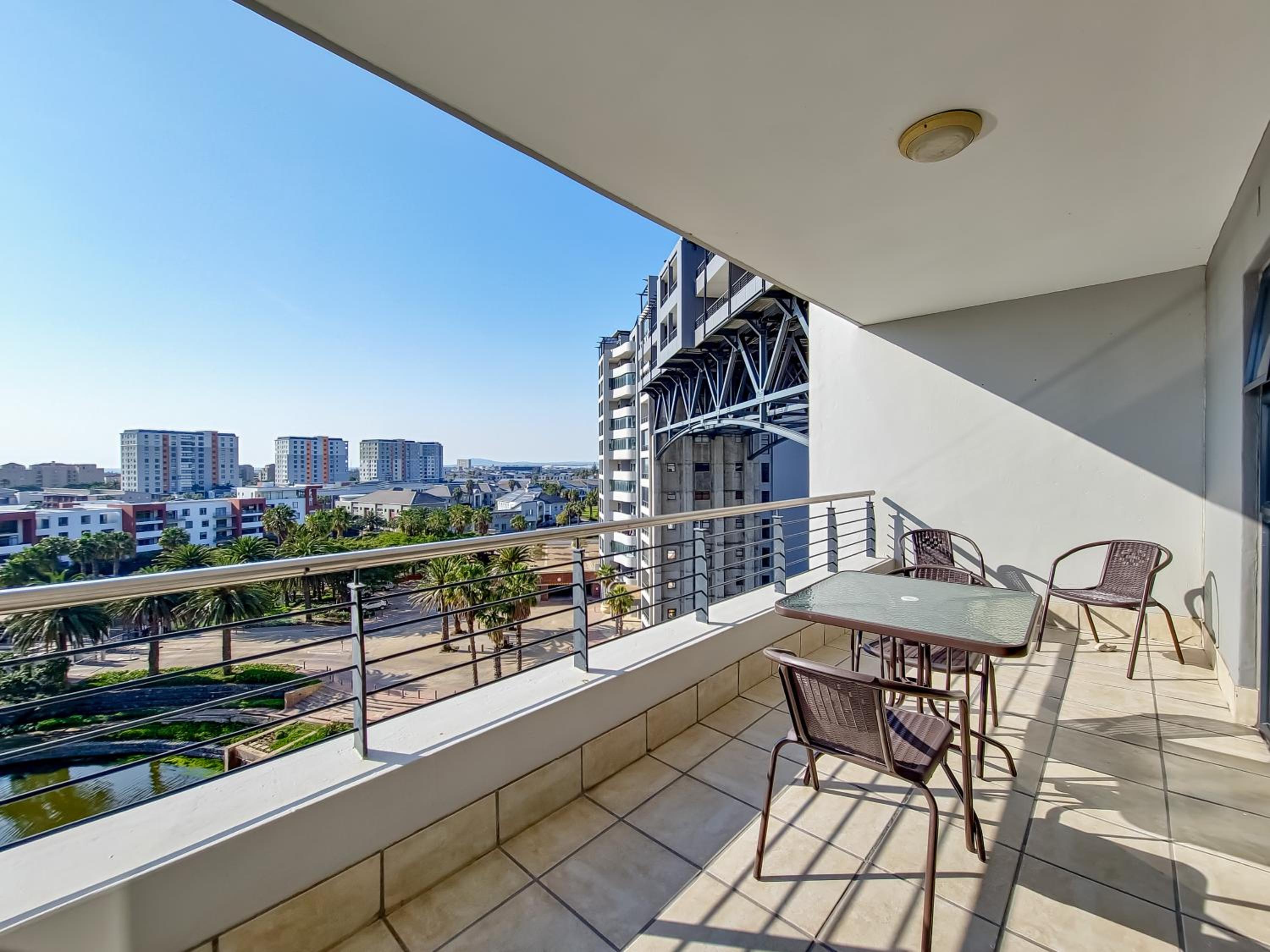 Canal, Mountains, Sea Views, Pool, Gym, Parking, Wifi